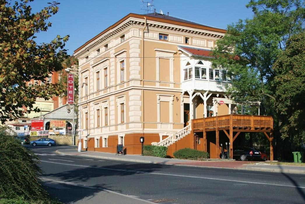 Hotel Mertin Chomutov Dış mekan fotoğraf