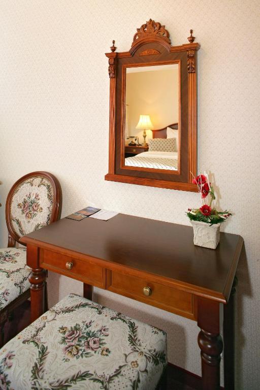 Hotel Mertin Chomutov Oda fotoğraf