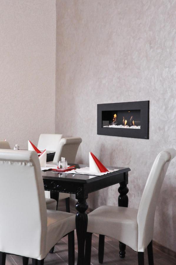 Hotel Mertin Chomutov Dış mekan fotoğraf
